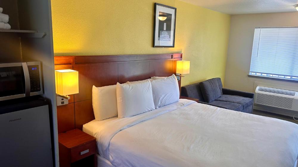 King Room with Lake View interior